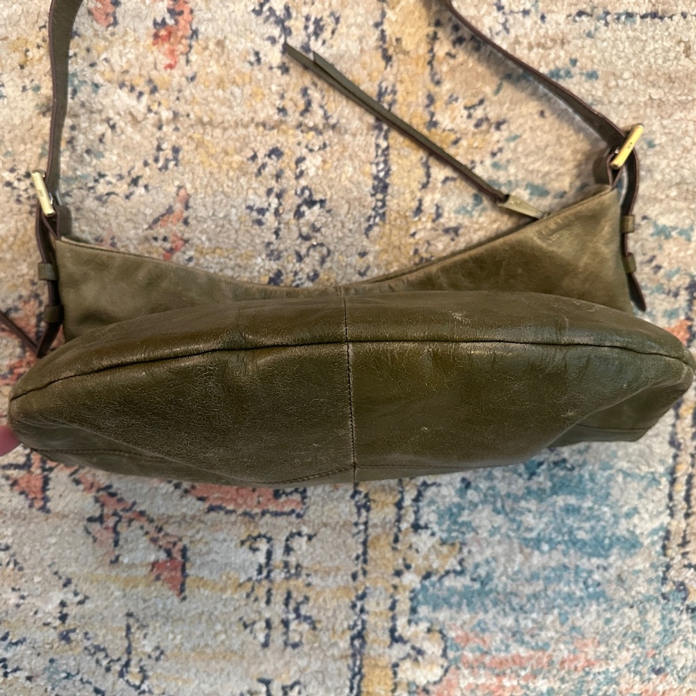 Hobo "Serra" leather shoulder bag in distressed Olive green w/inside pockets - Picture 5 of 16